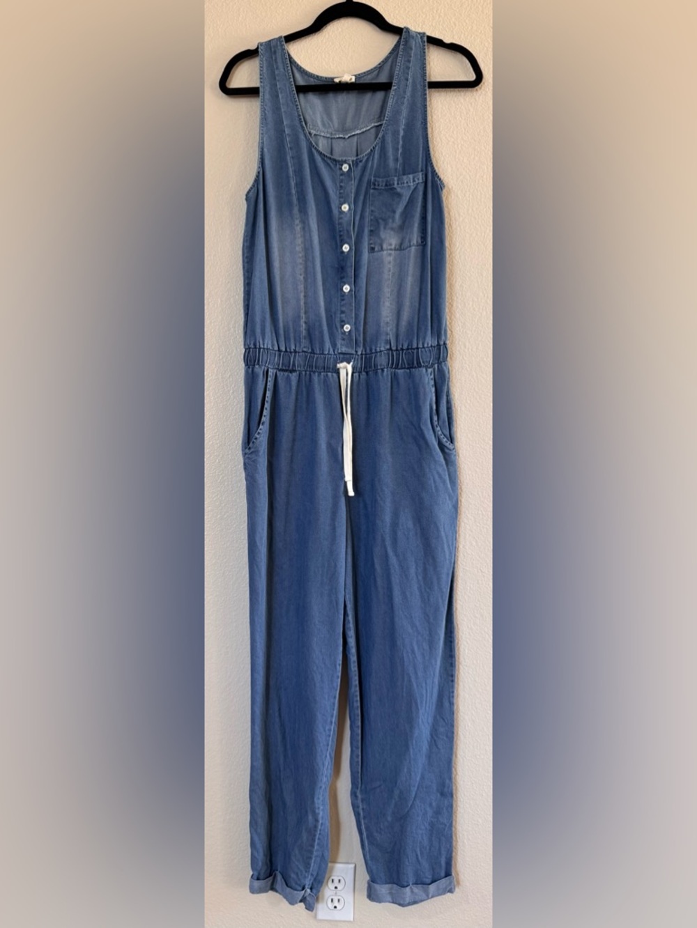VICI - En Crème Cuverton Pocketed Chambray Jumpsuit Blue Denim - Size Medium